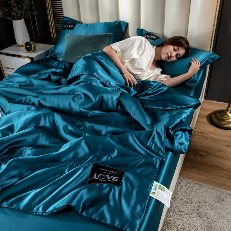 Summer Mulberry Silk Comforter Duvet Insert Luxury Natural Silk Blanket Satin Bedding Quilt Queen Single Double Twin Size Bed NEWFURNITURELOOKS