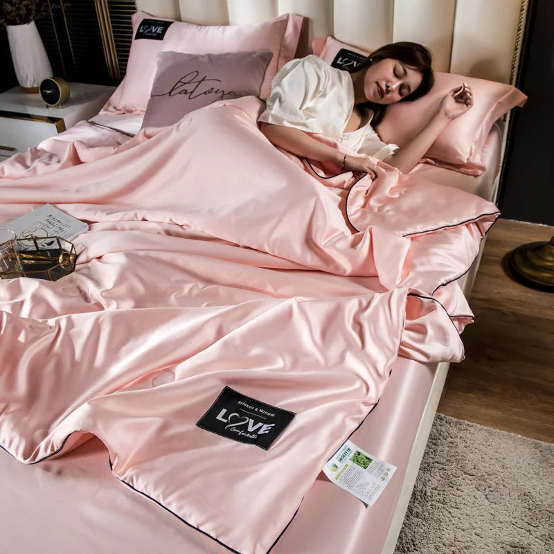 Summer Mulberry Silk Comforter Duvet Insert Luxury Natural Silk Blanket Satin Bedding Quilt Queen Single Double Twin Size Bed NEWFURNITURELOOKS