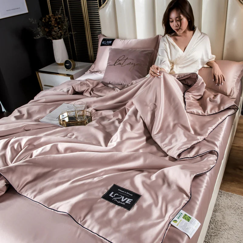 Summer Mulberry Silk Comforter Duvet Insert Luxury Natural Silk Blanket Satin Bedding Quilt Queen Single Double Twin Size Bed NEWFURNITURELOOKS
